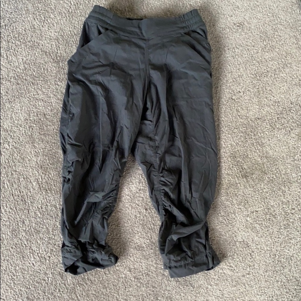 Lulu lemon capris